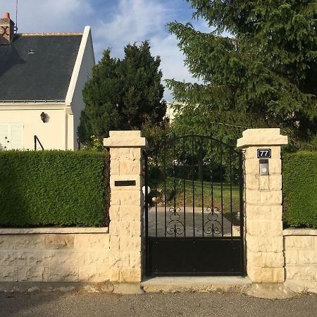 Bed and Breakfast La Tour De Saint Cyr Exterior foto